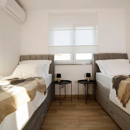 Semesterbostad Bura House *