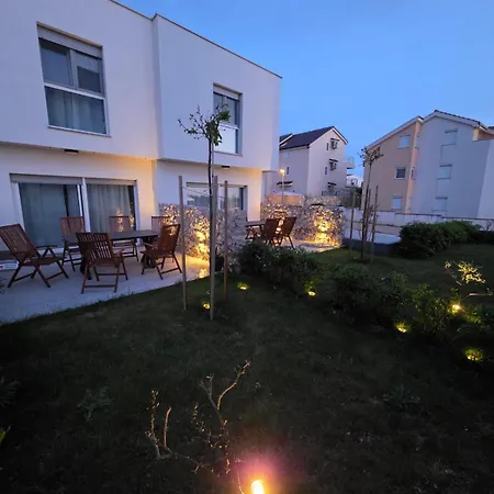 Semesterbostad Bura House